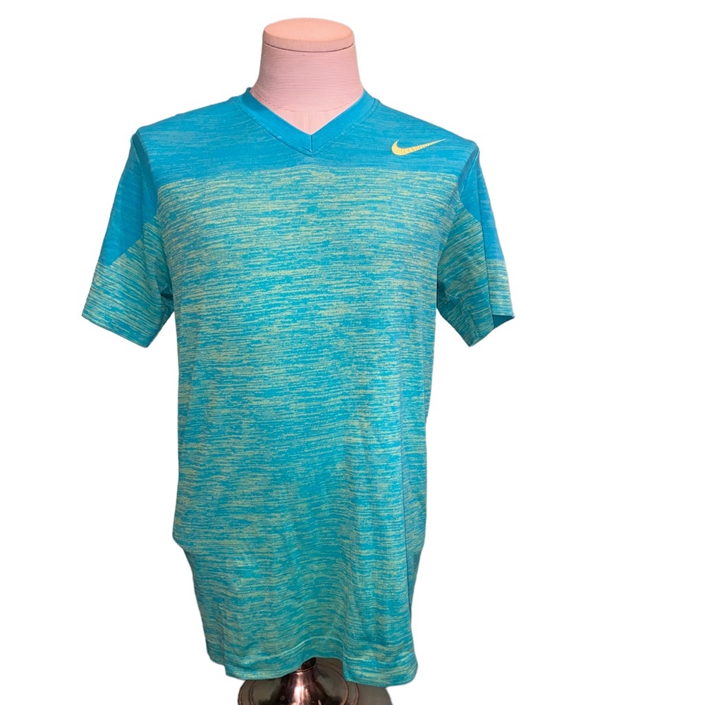 Nike Dri-Fit t-shirt.  Large. Excellent condition.